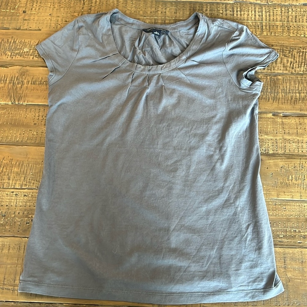 Banana Republic grey t-shirt. Size large.